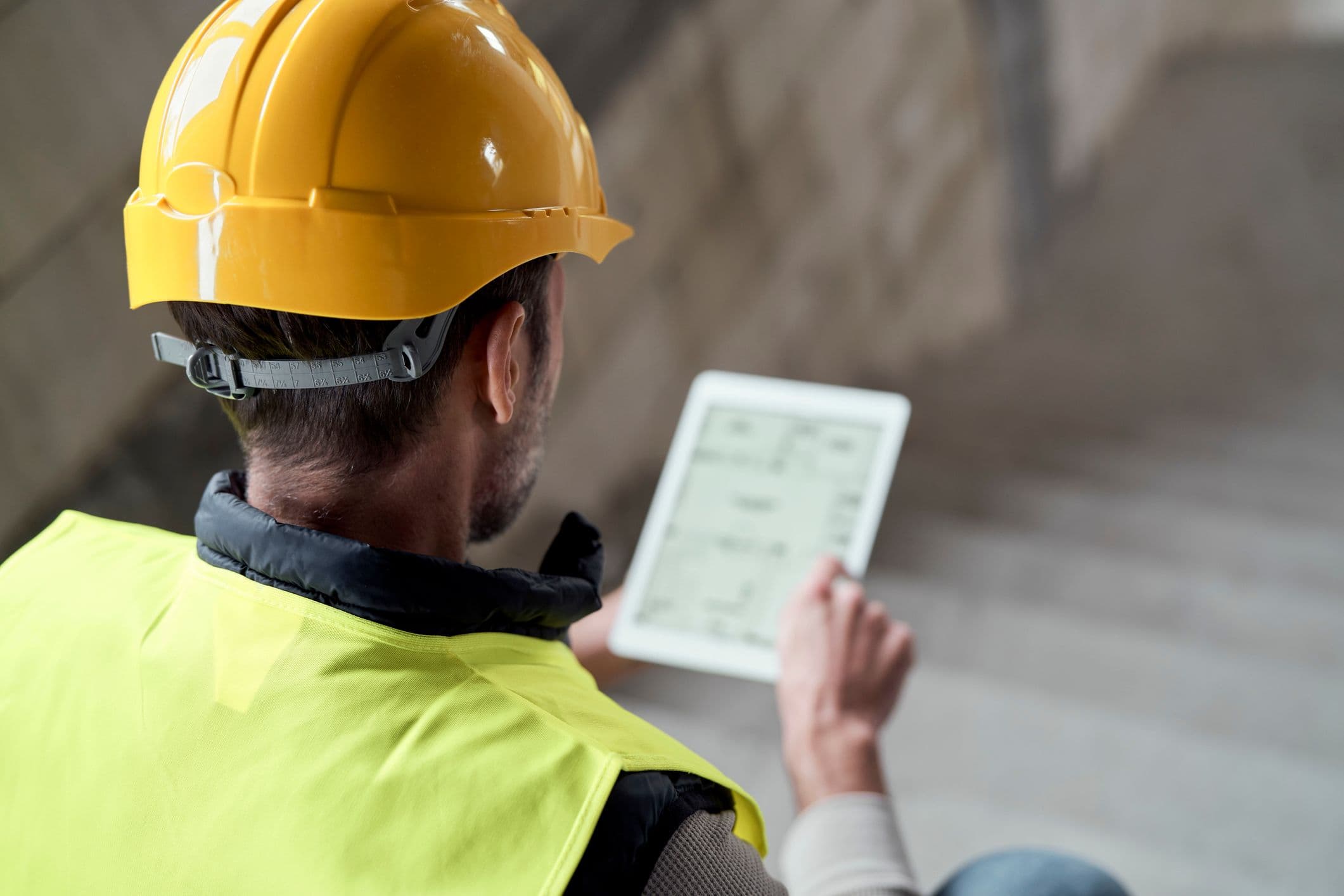 Problemas com orçamento de materiais? Conheça os benefícios de um software de orçamento de obras